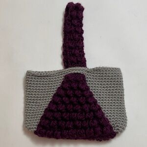 HAND KNIT WRISTLET STYLE BAG